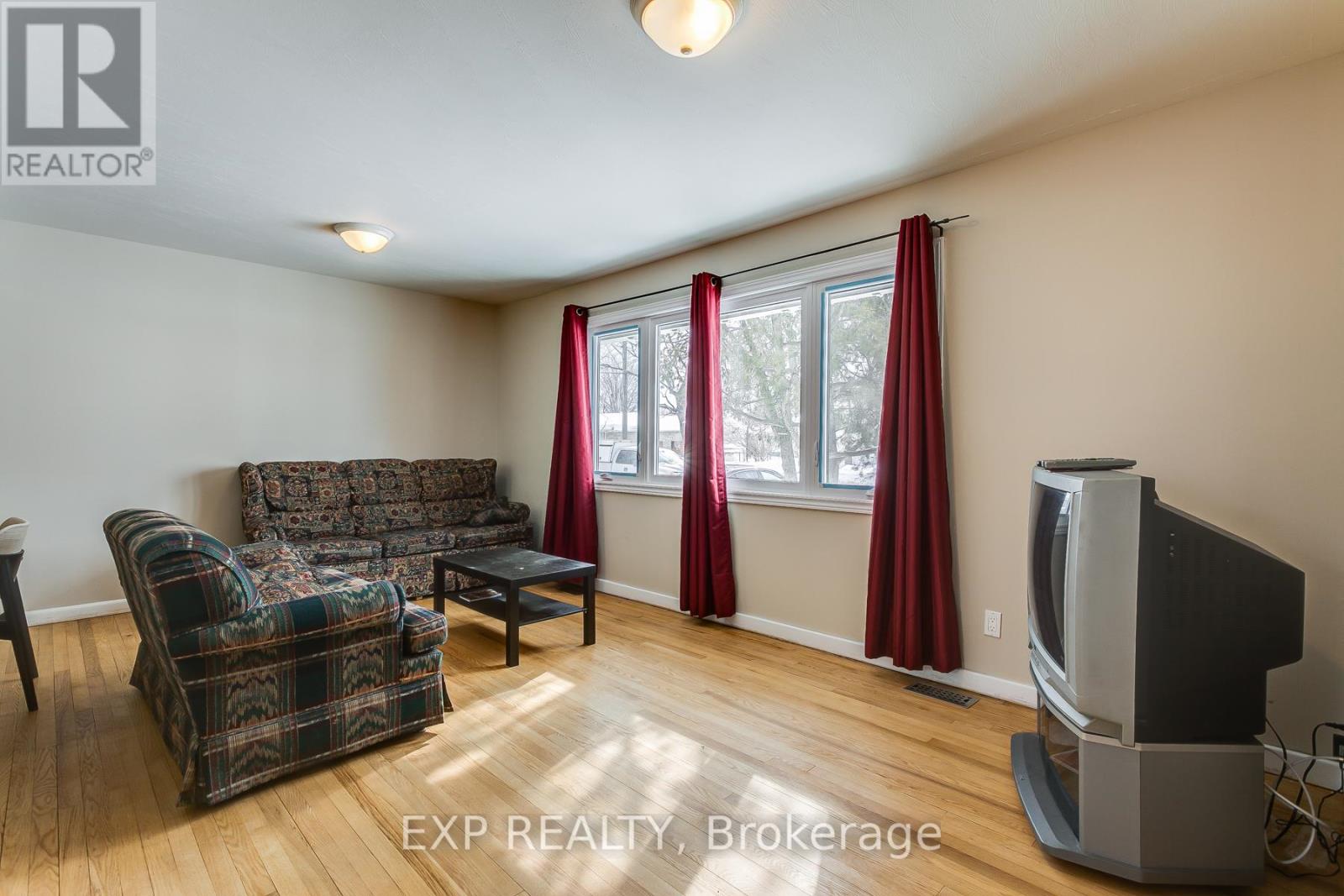 655 Gardenvale Road W, Ottawa, Ontario  K1K 1E3 - Photo 7 - X12334843