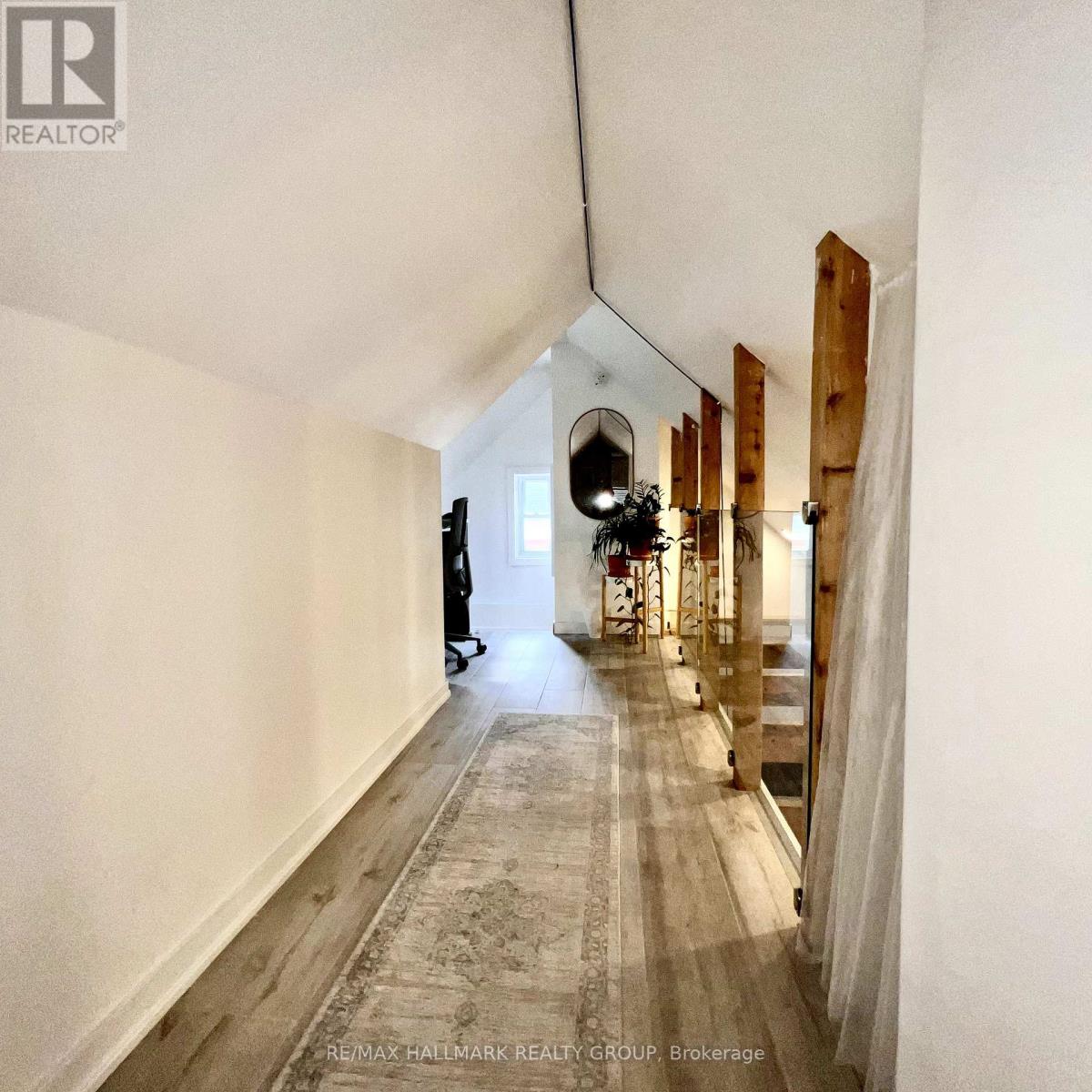 Property at 286 KENT STREET N image 3