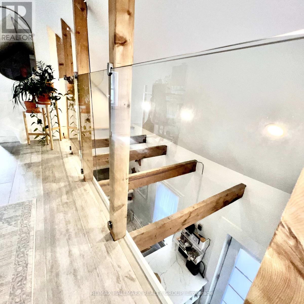 Property at 286 KENT STREET N image 4