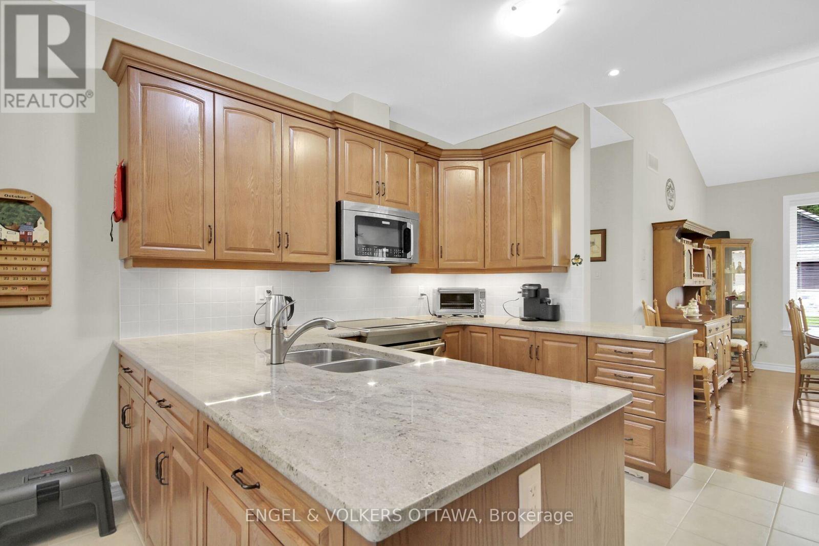 103 Magnolia Way E, North Grenville, Ontario  K0G 1J0 - Photo 11 - X12334858