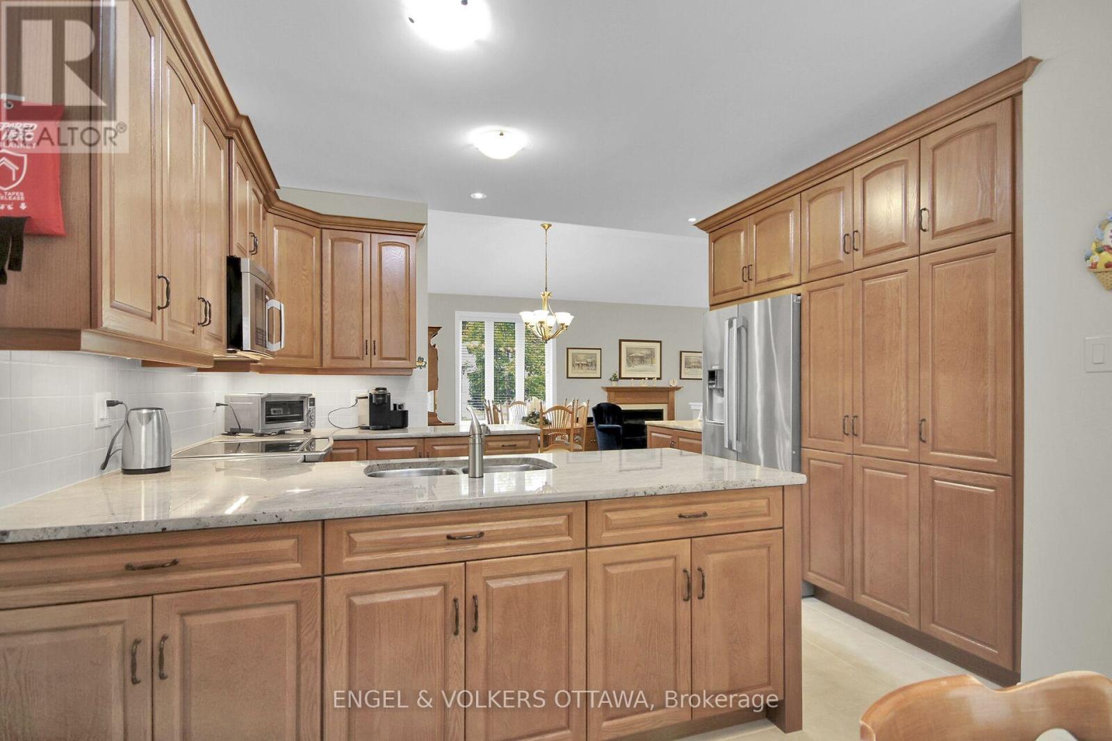 103 Magnolia Way E, North Grenville, Ontario  K0G 1J0 - Photo 12 - X12334858