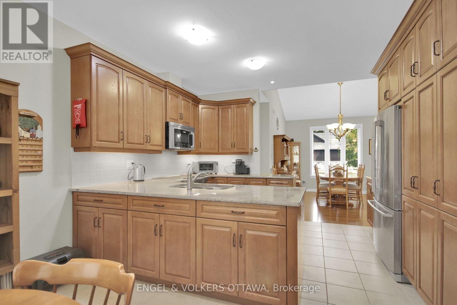 103 Magnolia Way E, North Grenville, Ontario  K0G 1J0 - Photo 13 - X12334858