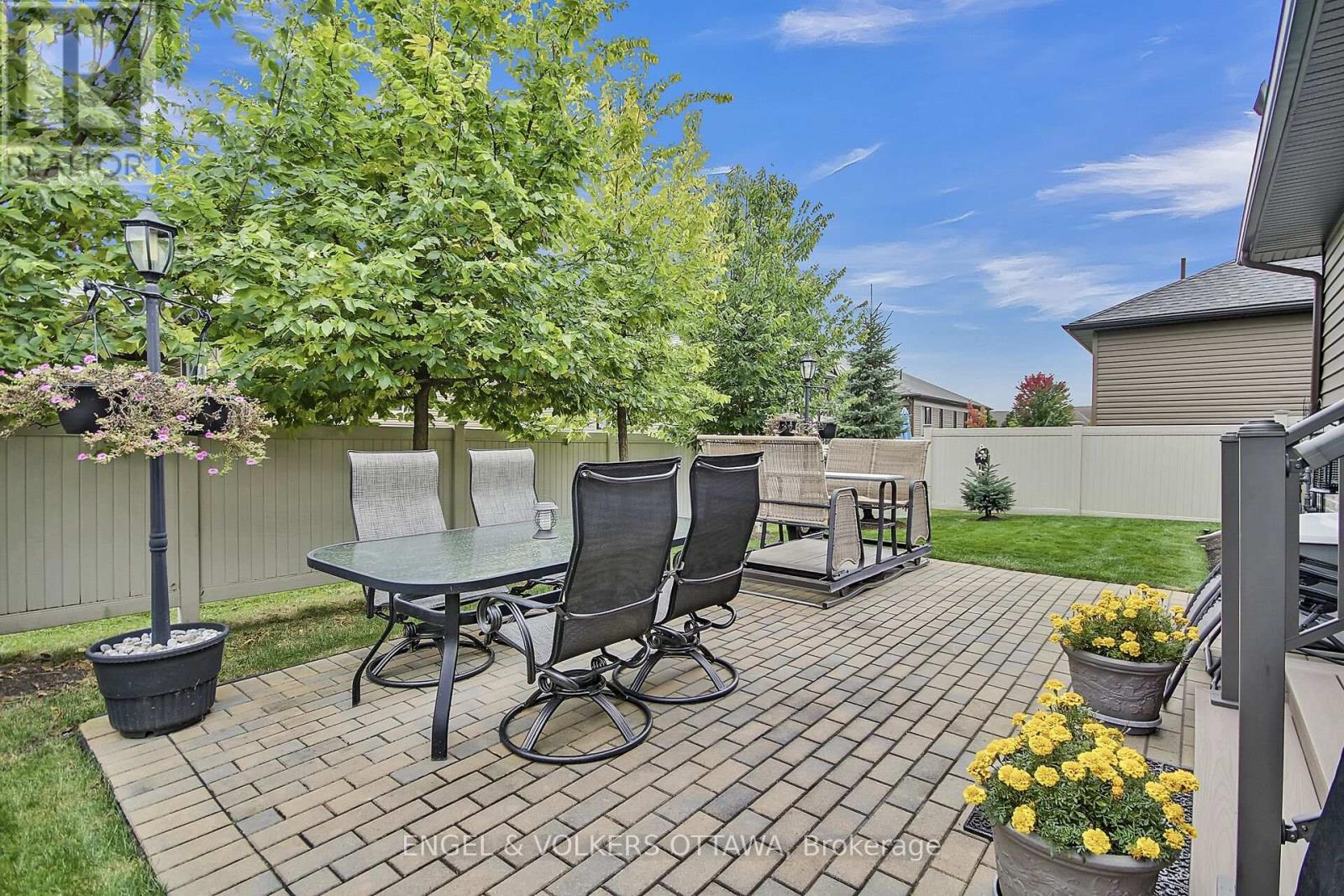 103 Magnolia Way E, North Grenville, Ontario  K0G 1J0 - Photo 28 - X12334858
