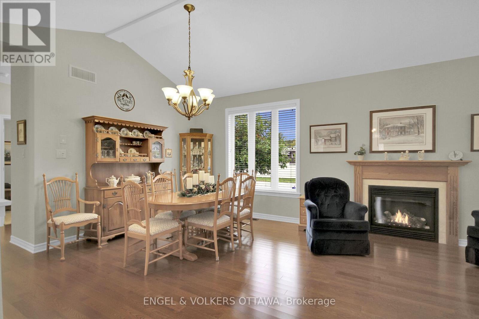 103 Magnolia Way E, North Grenville, Ontario  K0G 1J0 - Photo 6 - X12334858