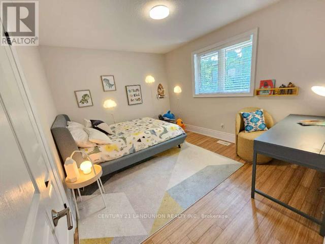 96 Irma Court, Hamilton, Ontario  L9G 1K7 - Photo 8 - X12334861