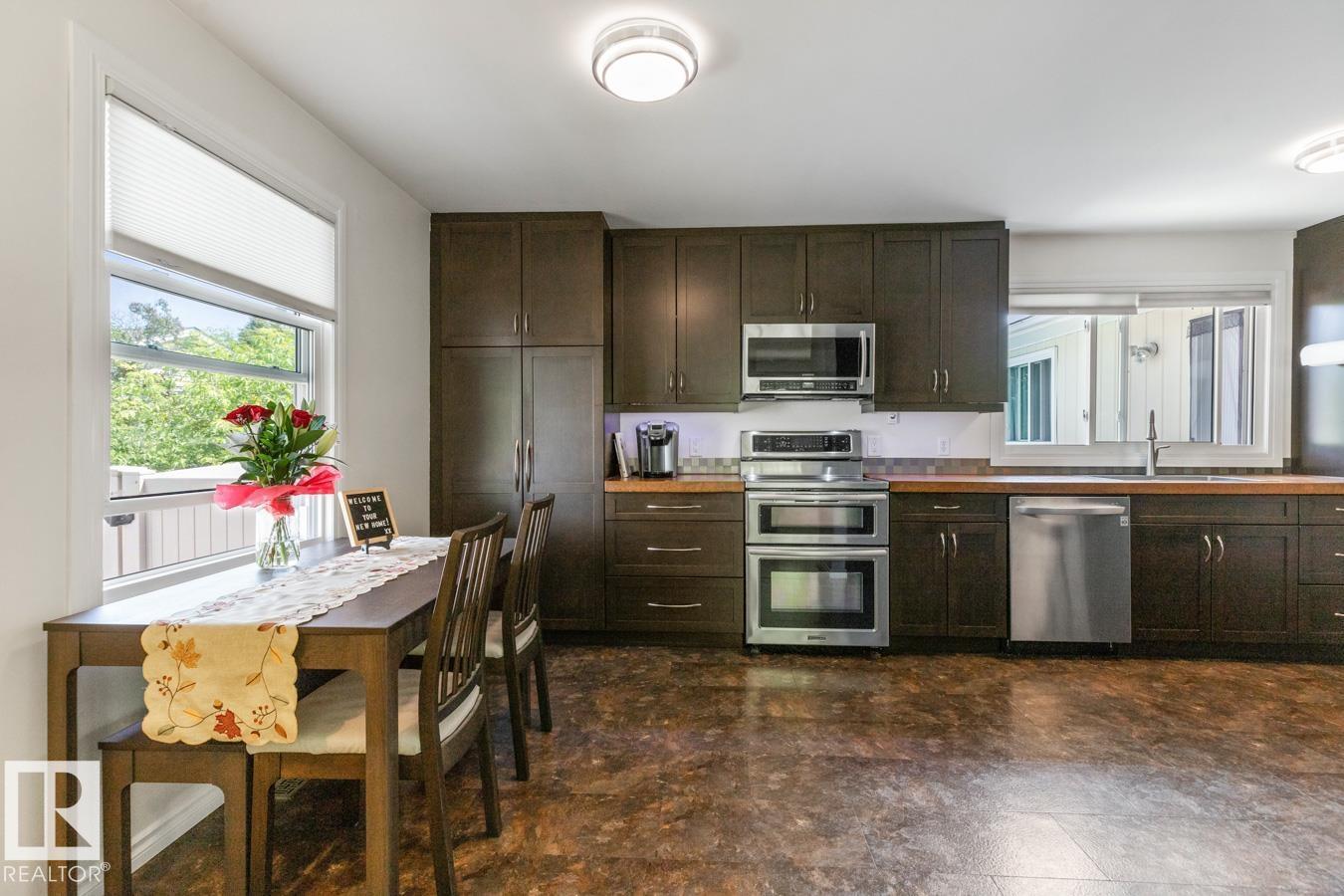 Property at 40 AUSTIN CR image 3
