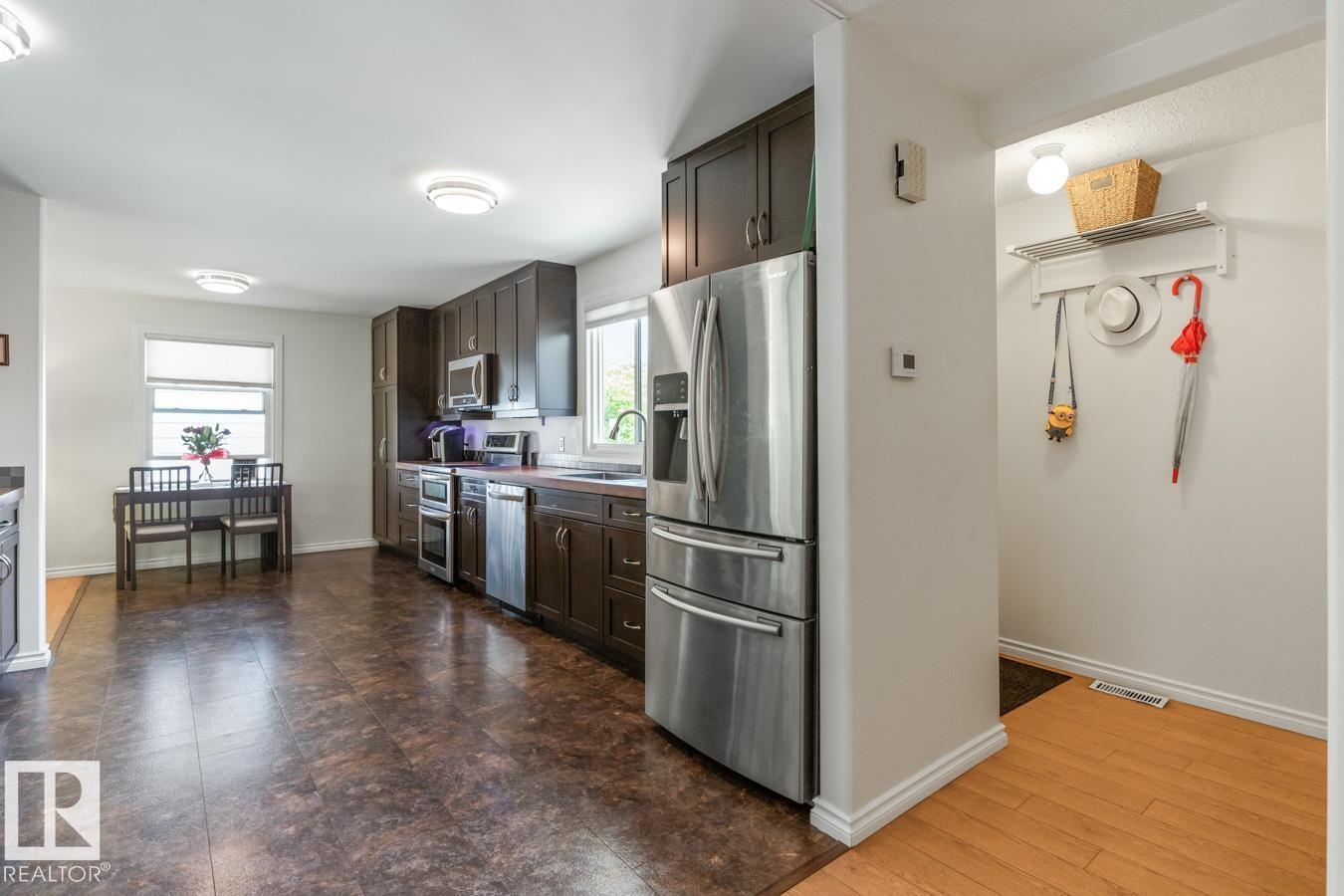 Property at 40 AUSTIN CR image 5