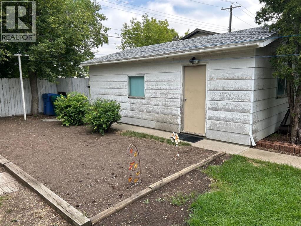 Property at 208 23 Street S image 5
