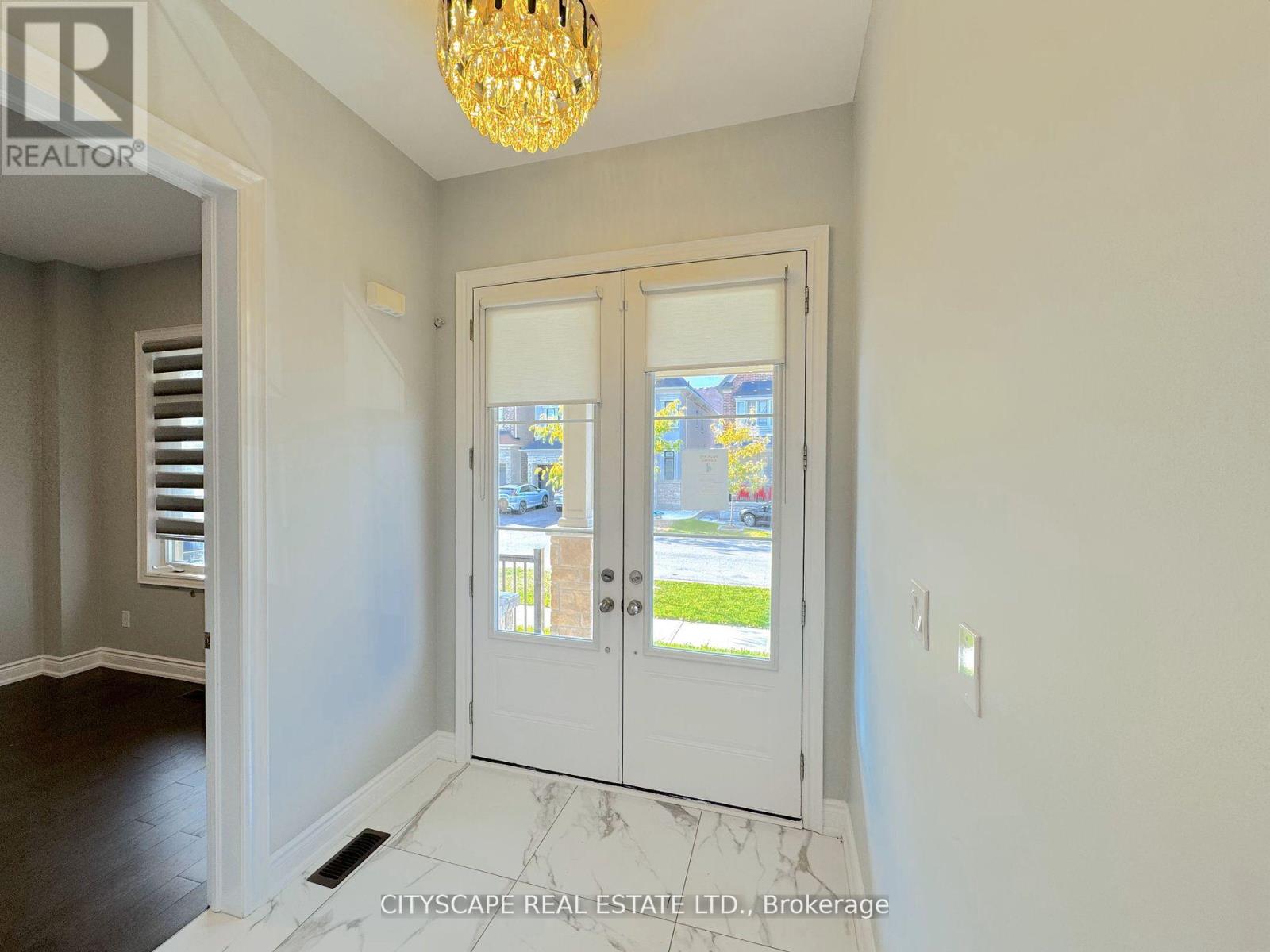 Property at 7 AVATAR CRESCENT image 4