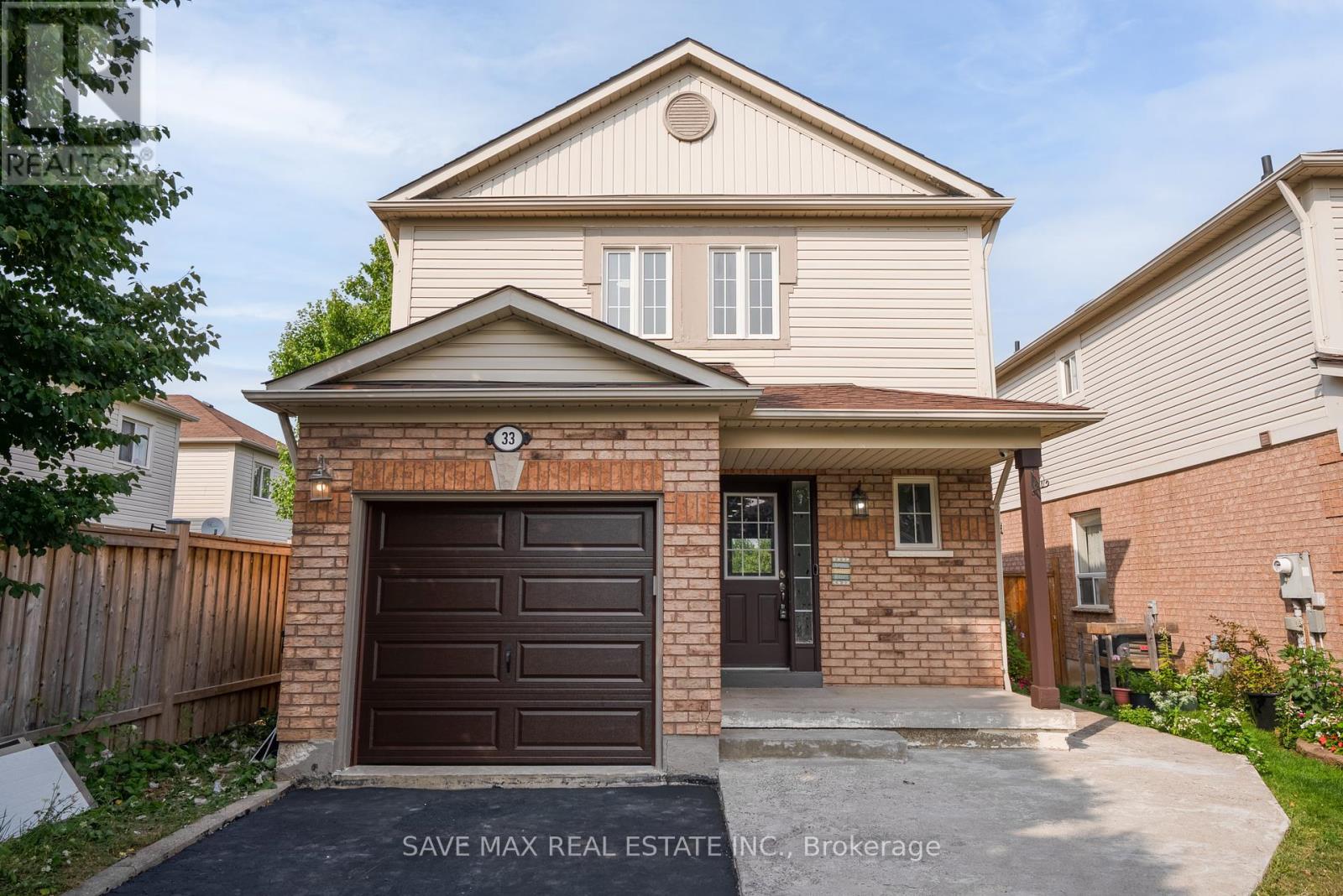Property at 33 HEATHWOOD DRIVE image 3