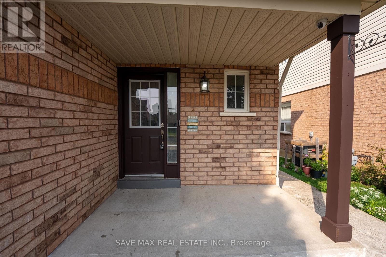 Property at 33 HEATHWOOD DRIVE image 4