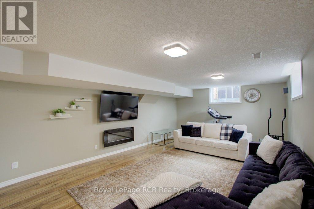 133 Schmidt Drive, Wellington North (Arthur), Ontario  N0G 1A0 - Photo 36 - X12334928