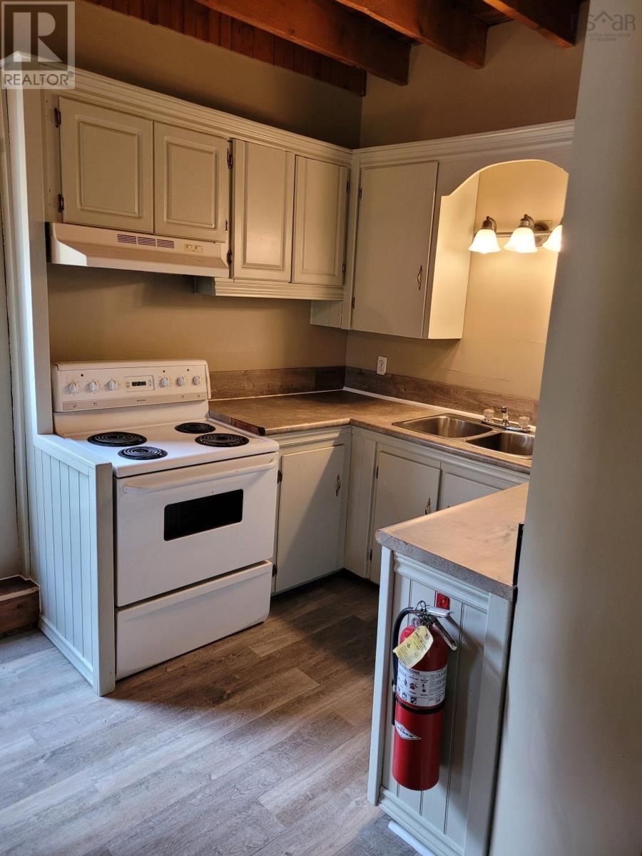 59 Pleasant Street, Bridgewater, Nova Scotia  B4V 1M9 - Photo 3 - 202517634