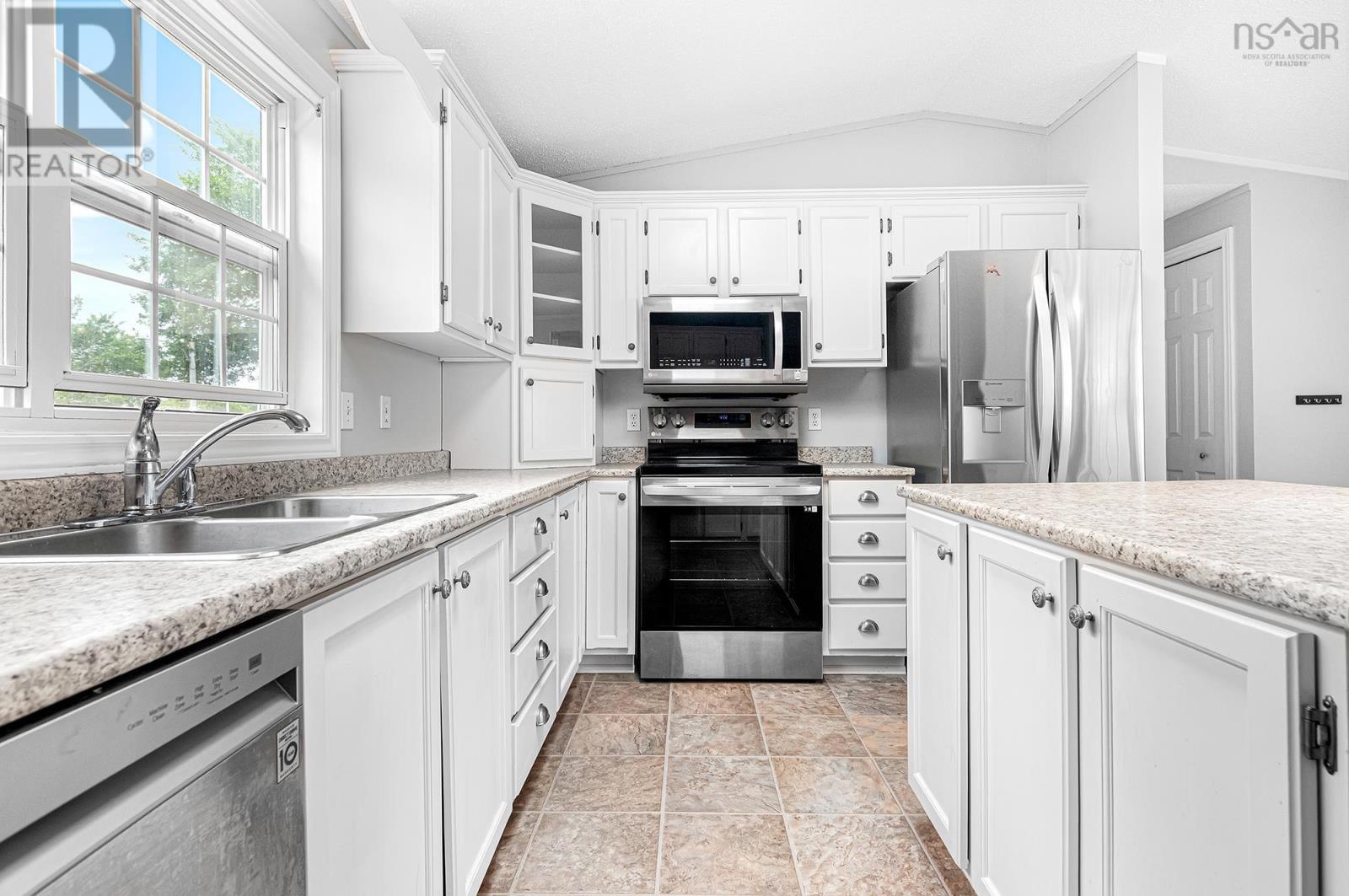 10 Seventh Street, Lucasville, Nova Scotia  B4B 1R3 - Photo 9 - 202518419