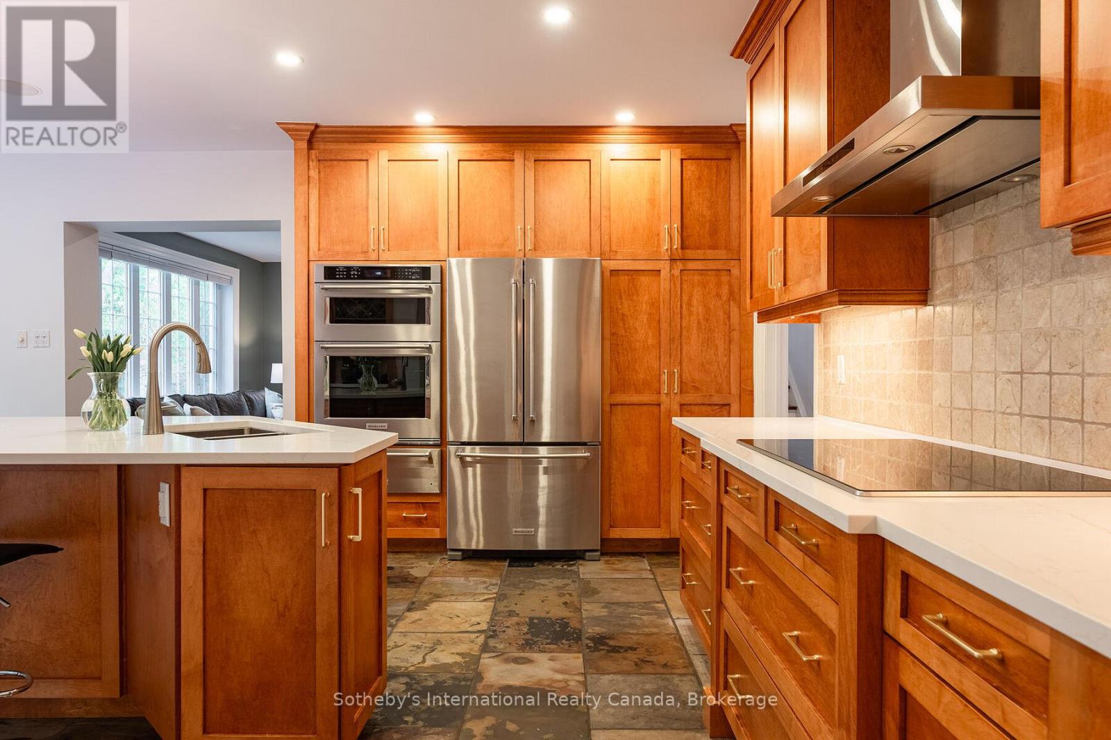 130 Blyth Crescent, Oakville, Ontario  L6J 5H6 - Photo 12 - W12334945