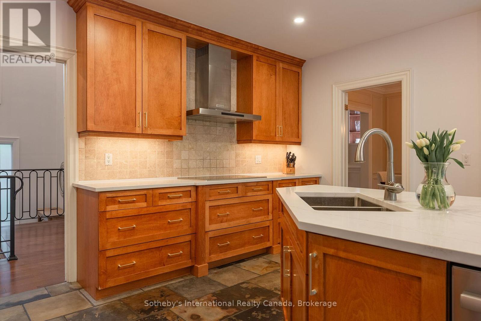 130 Blyth Crescent, Oakville, Ontario  L6J 5H6 - Photo 17 - W12334945