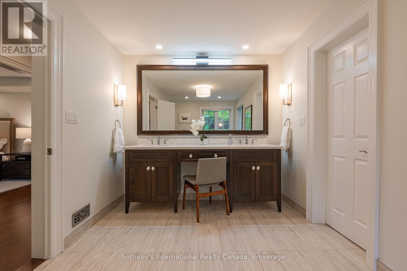 130 Blyth Crescent, Oakville, Ontario  L6J 5H6 - Photo 28 - W12334945