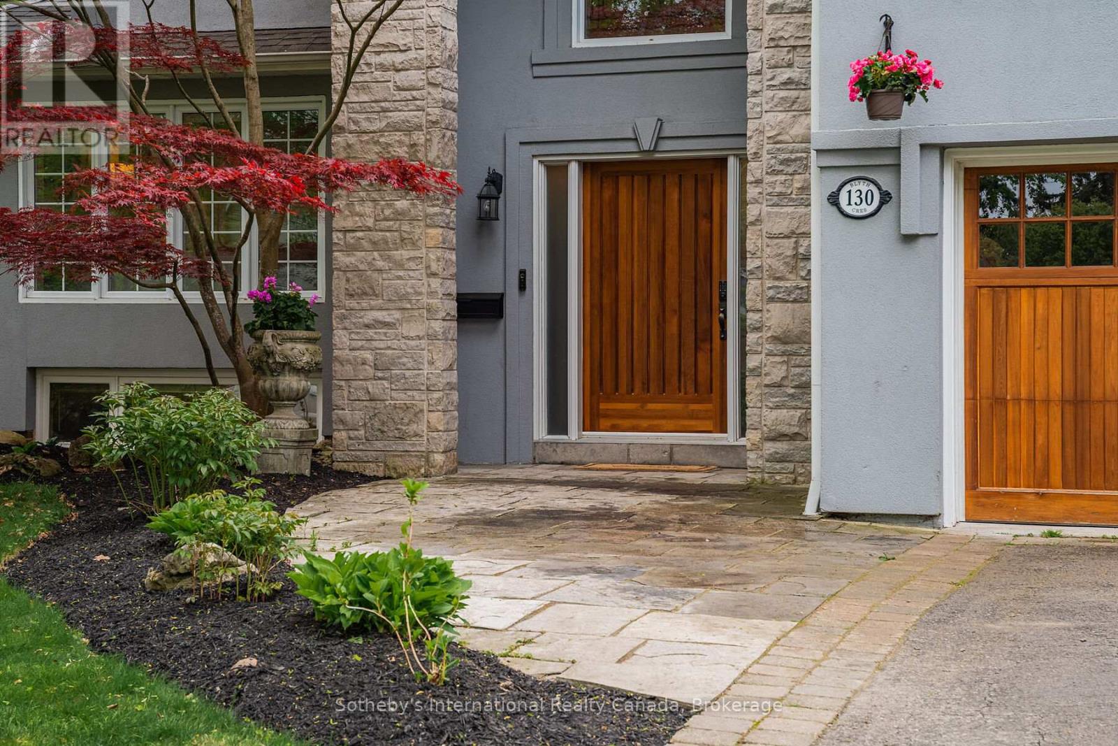 130 Blyth Crescent, Oakville, Ontario  L6J 5H6 - Photo 3 - W12334945