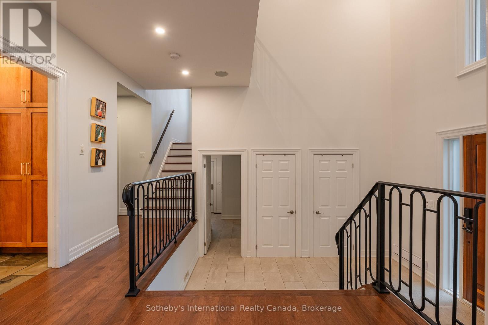 130 Blyth Crescent, Oakville, Ontario  L6J 5H6 - Photo 6 - W12334945