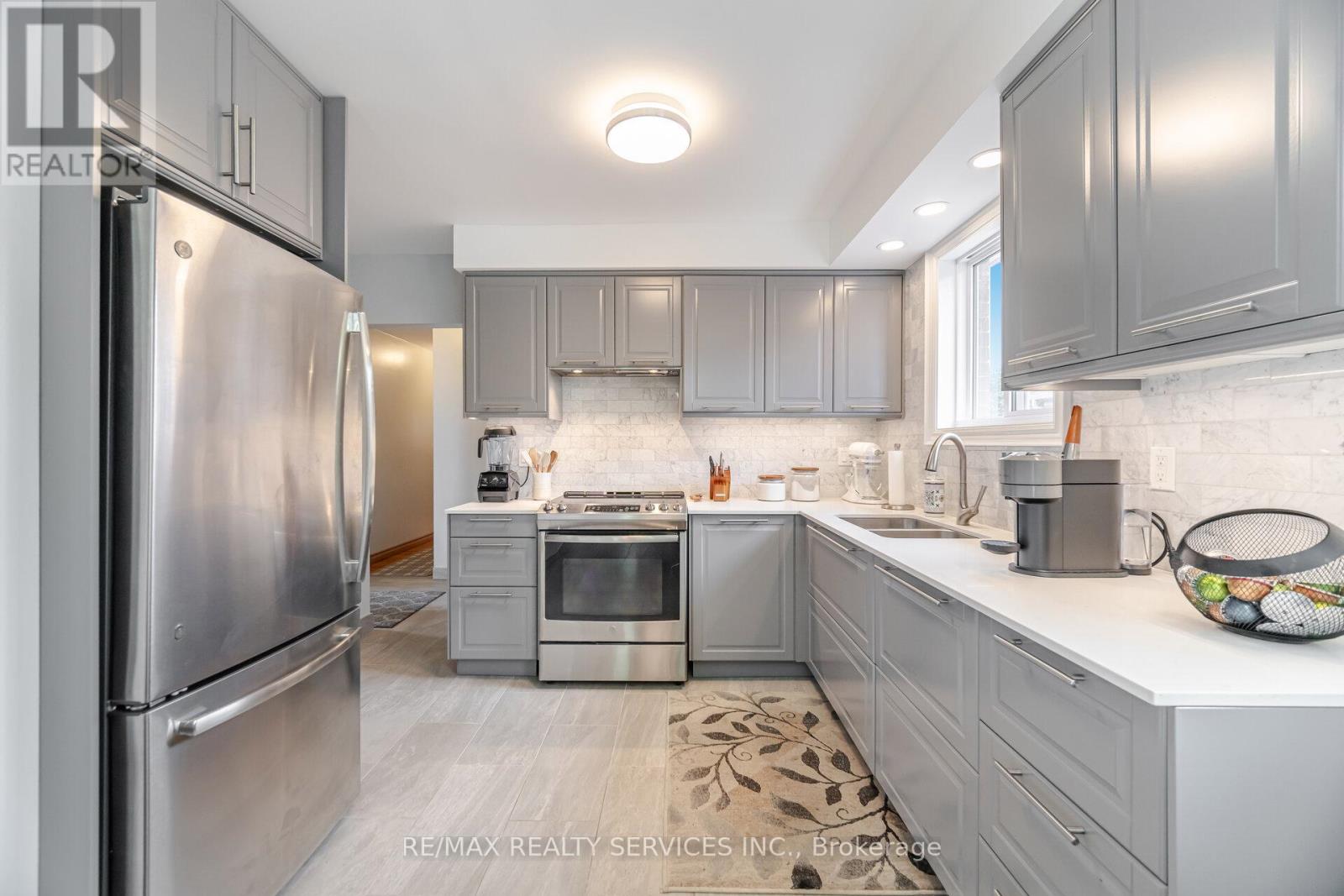 Property at 7541 DARCEL AVENUE image 5