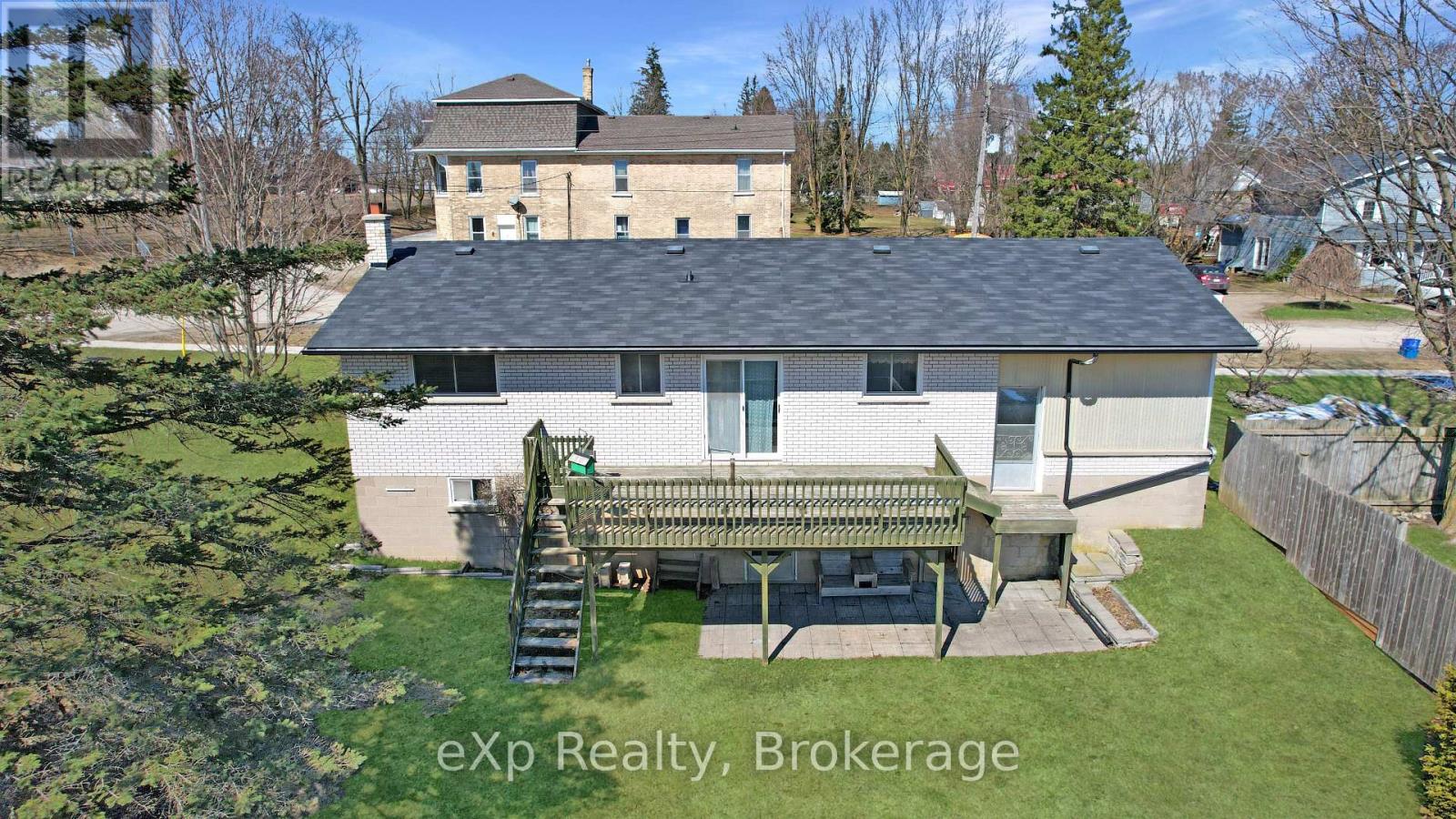 815 Albert Street E, West Grey, Ontario  N0G 1C0 - Photo 2 - X12048412