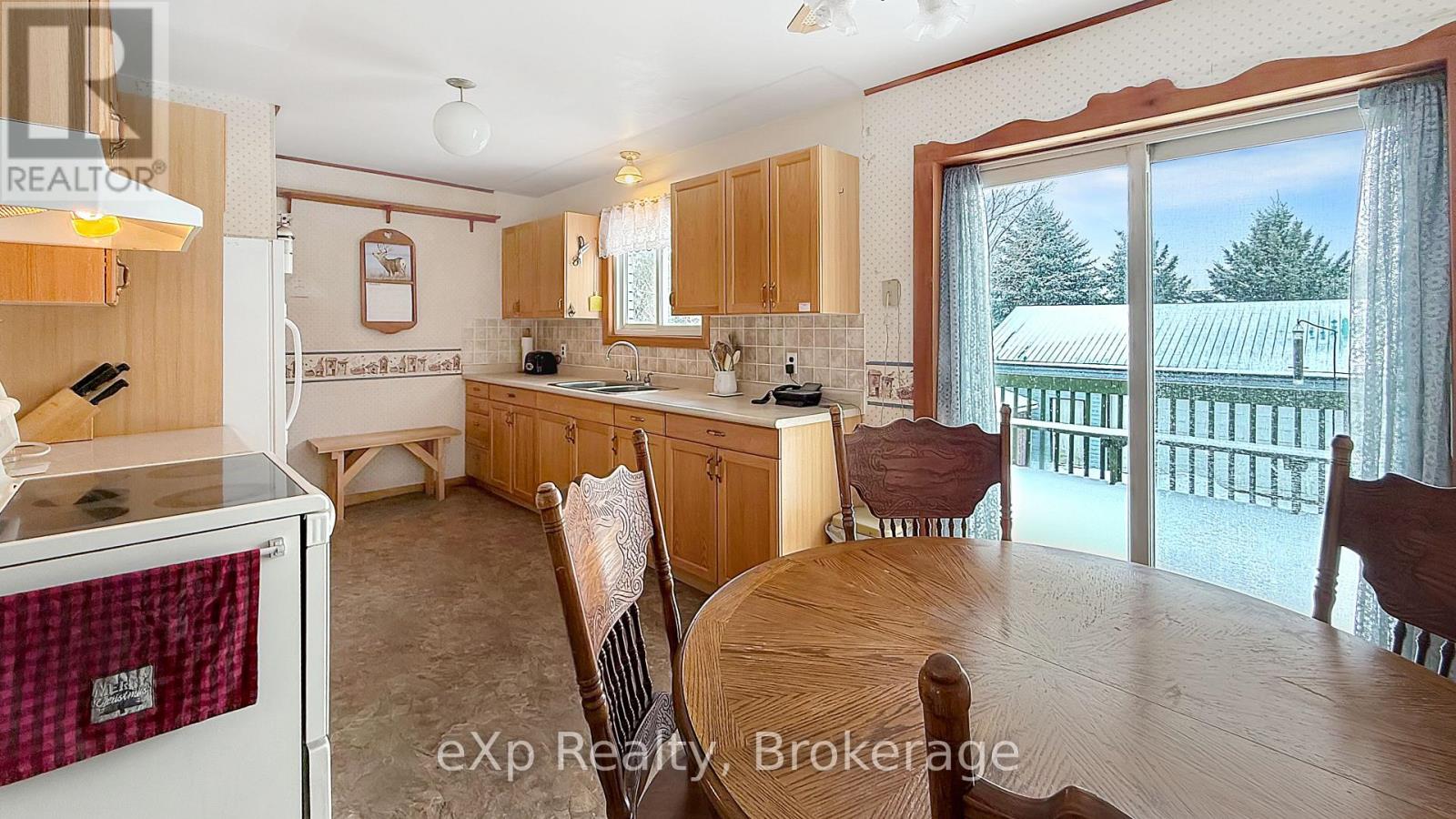 815 Albert Street E, West Grey, Ontario  N0G 1C0 - Photo 7 - X12048412