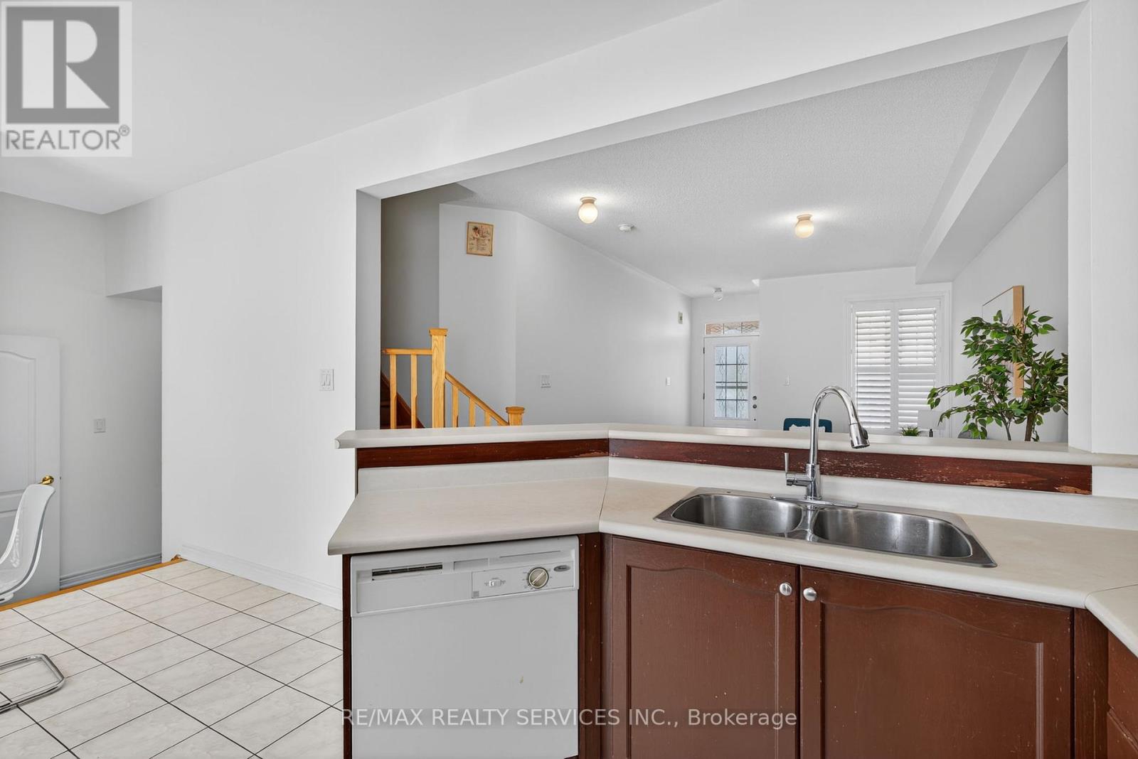 18 Fishing Crescent, Brampton, Ontario  L6V 4T4 - Photo 12 - W12334513
