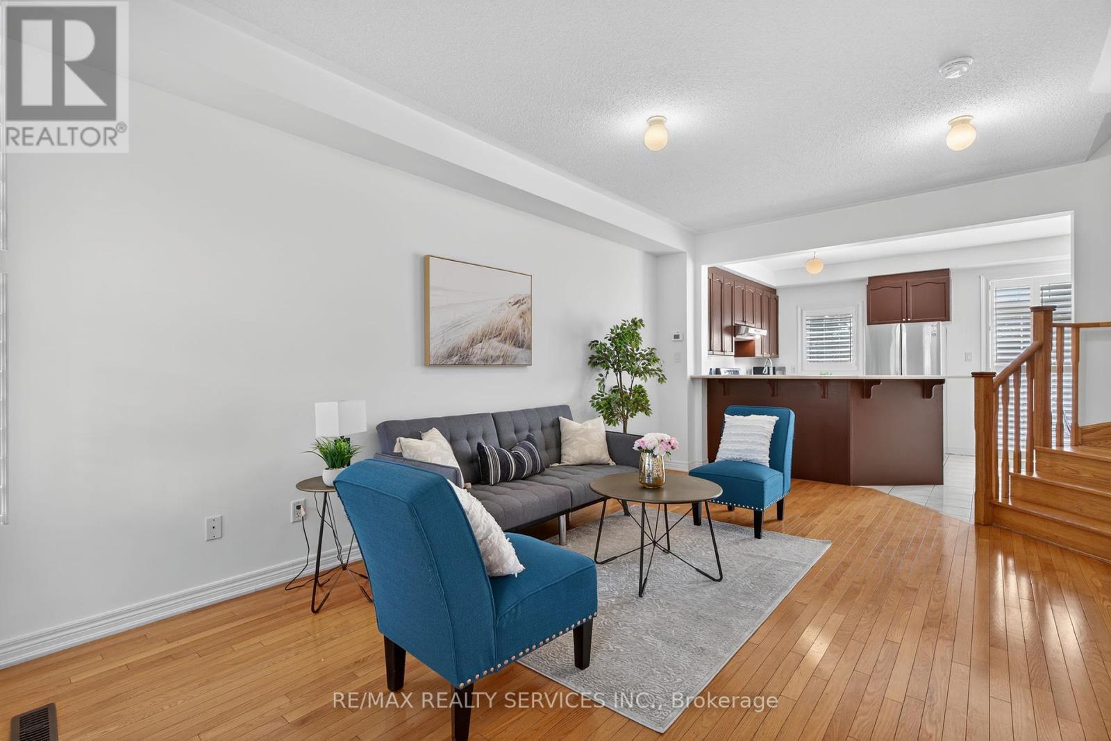 18 Fishing Crescent, Brampton, Ontario  L6V 4T4 - Photo 6 - W12334513