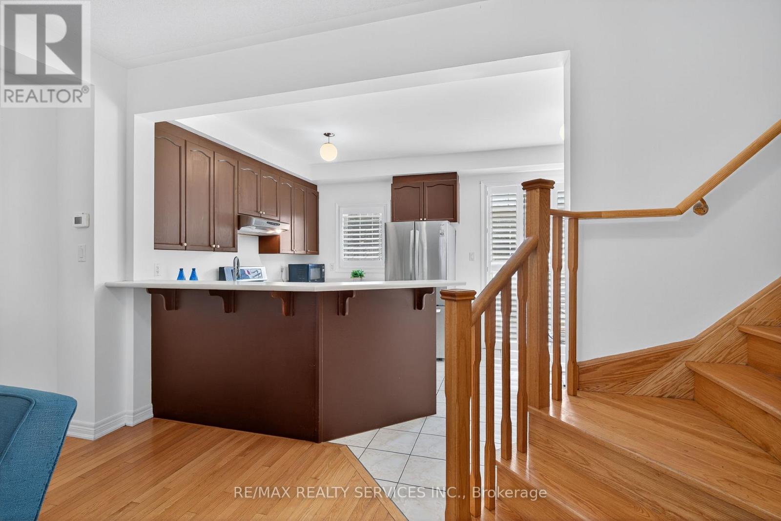 18 Fishing Crescent, Brampton, Ontario  L6V 4T4 - Photo 8 - W12334513