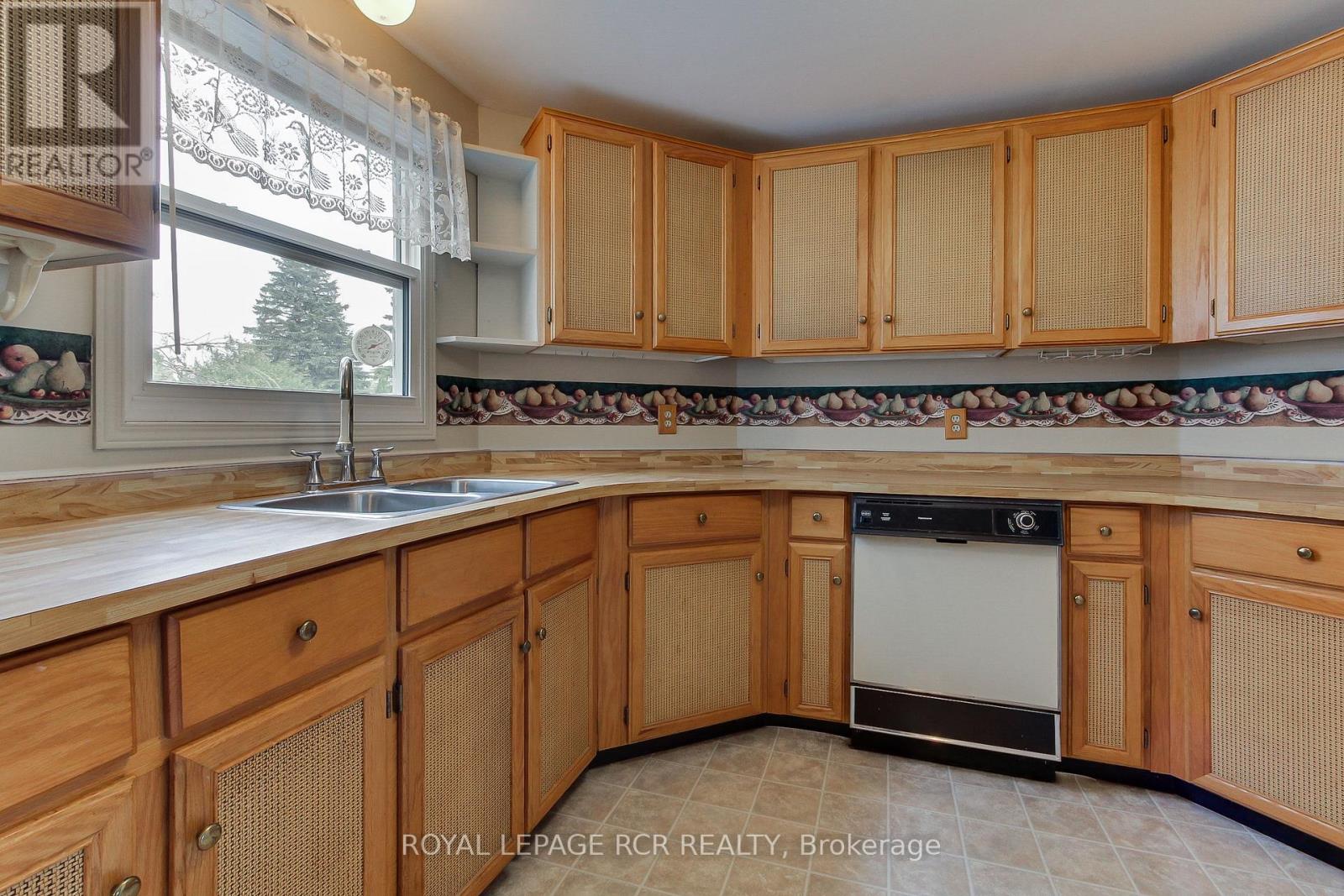 8 Carmans Cove, Innisfil, Ontario  L9S 1R9 - Photo 22 - N12334966
