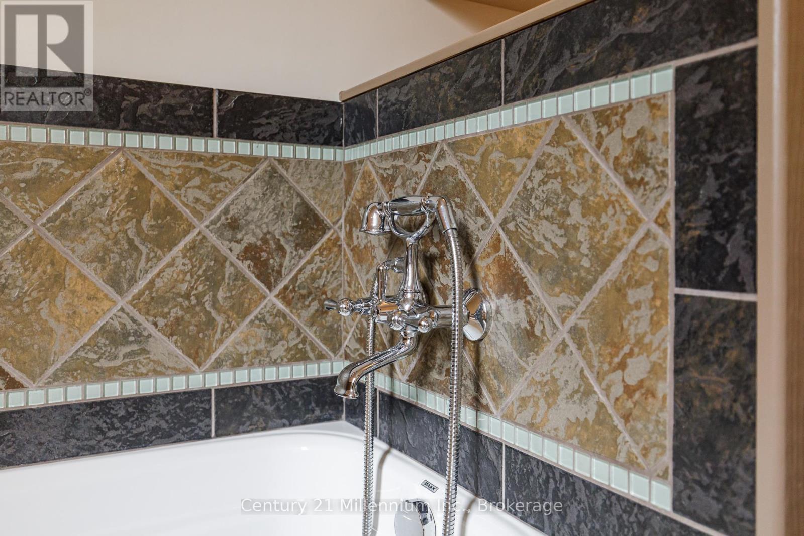 159 Snowbridge Way, Blue Mountains, Ontario  L9Y 0V1 - Photo 40 - X12332796