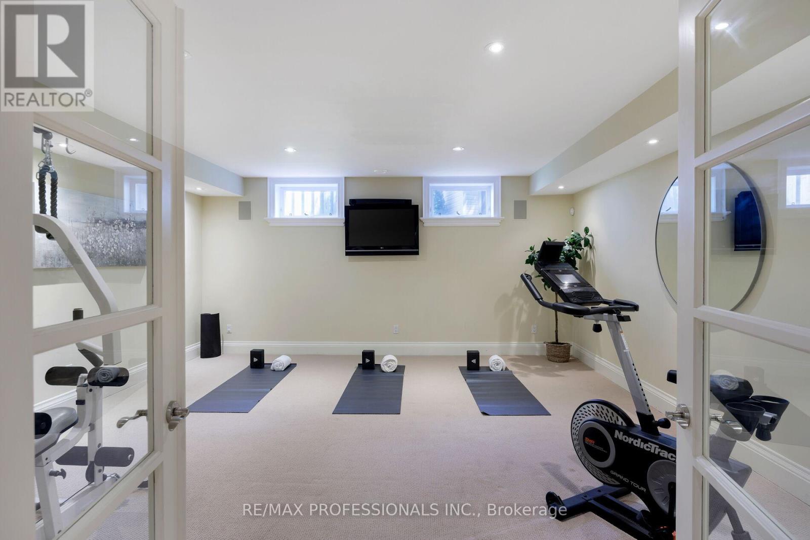 56 Ravenscrest Drive, Toronto, Ontario  M9B 5M7 - Photo 48 - W12334996