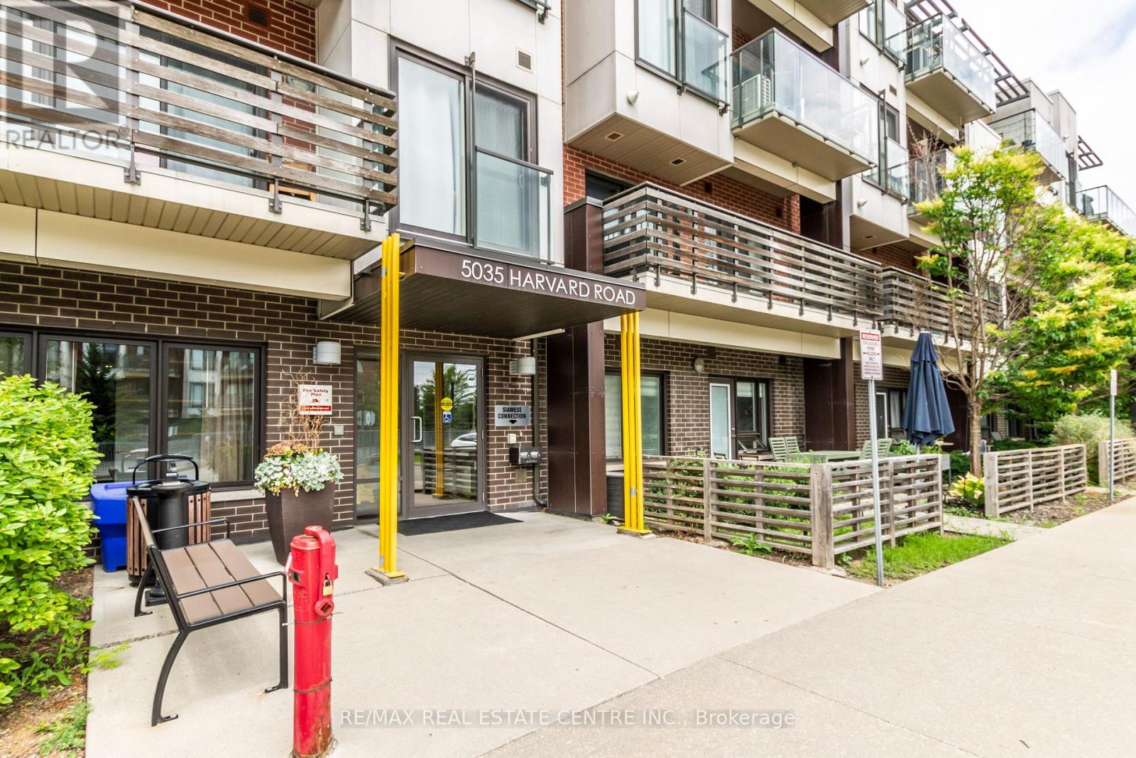 209 - 5035 Harvard Road, Mississauga, Ontario  L5M 0W7 - Photo 2 - W12335016