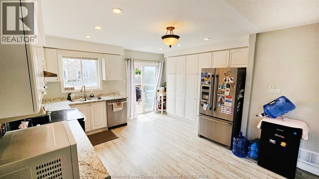 201 Hanmer Street East, Barrie, Ontario  L4M 6W7 - Photo 6 - 25020233