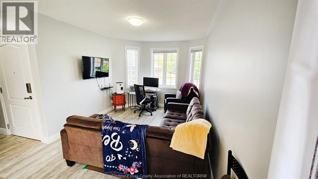 201 Hanmer Street East, Barrie, Ontario  L4M 6W7 - Photo 9 - 25020233