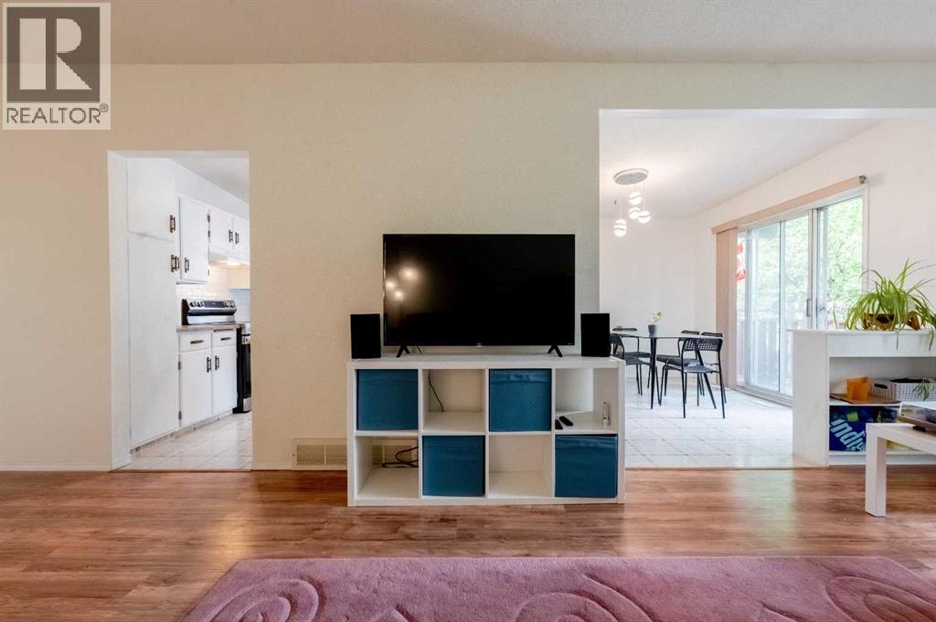 Property at 5843 66 Avenue NW image 4