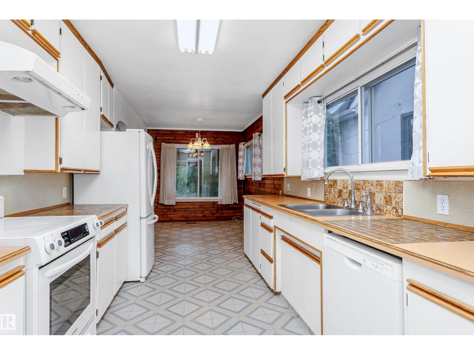 Property at 10525 134 ST NW image 5