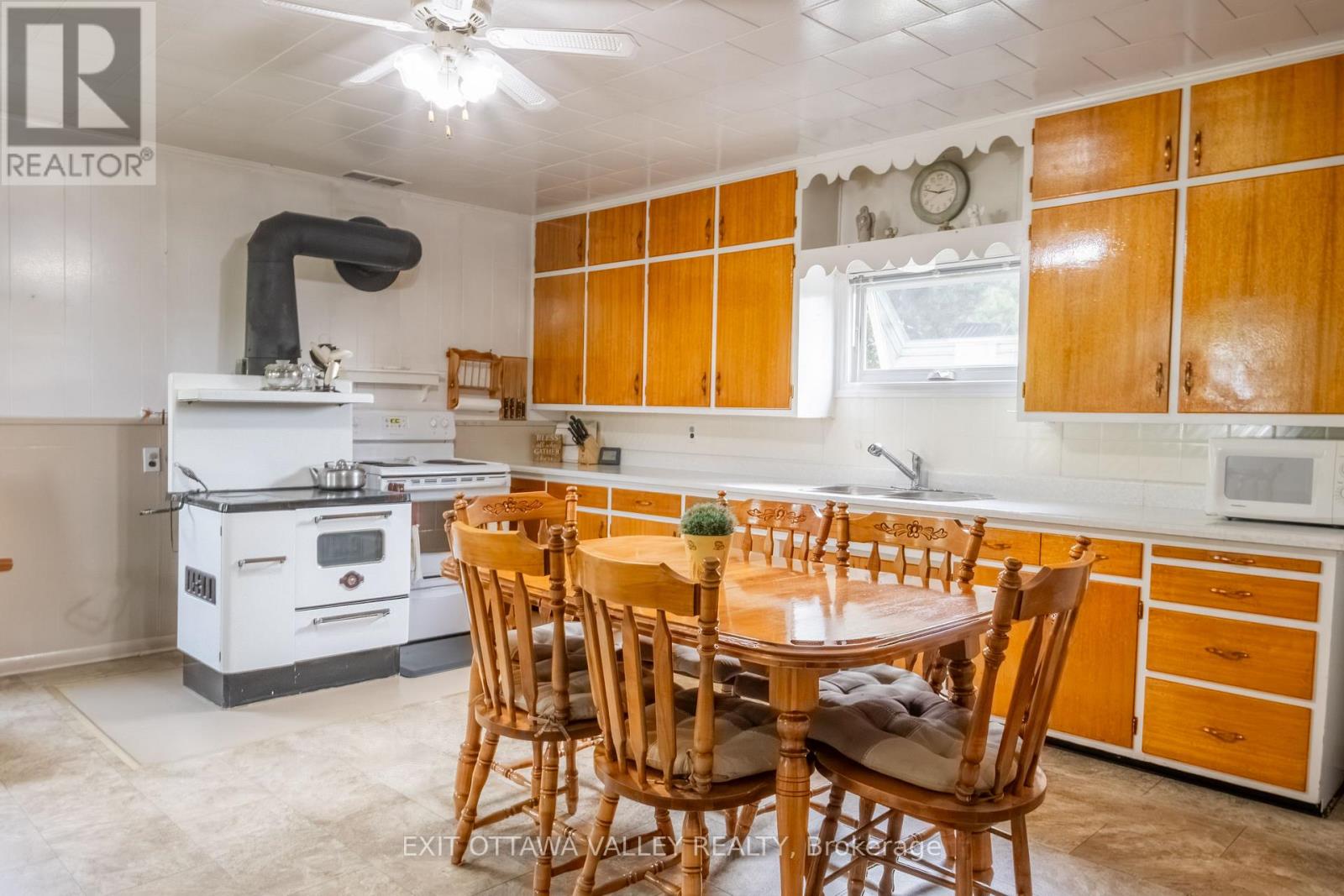 53 Burchat Street, Madawaska Valley, Ontario  K0J 2N0 - Photo 19 - X12335063