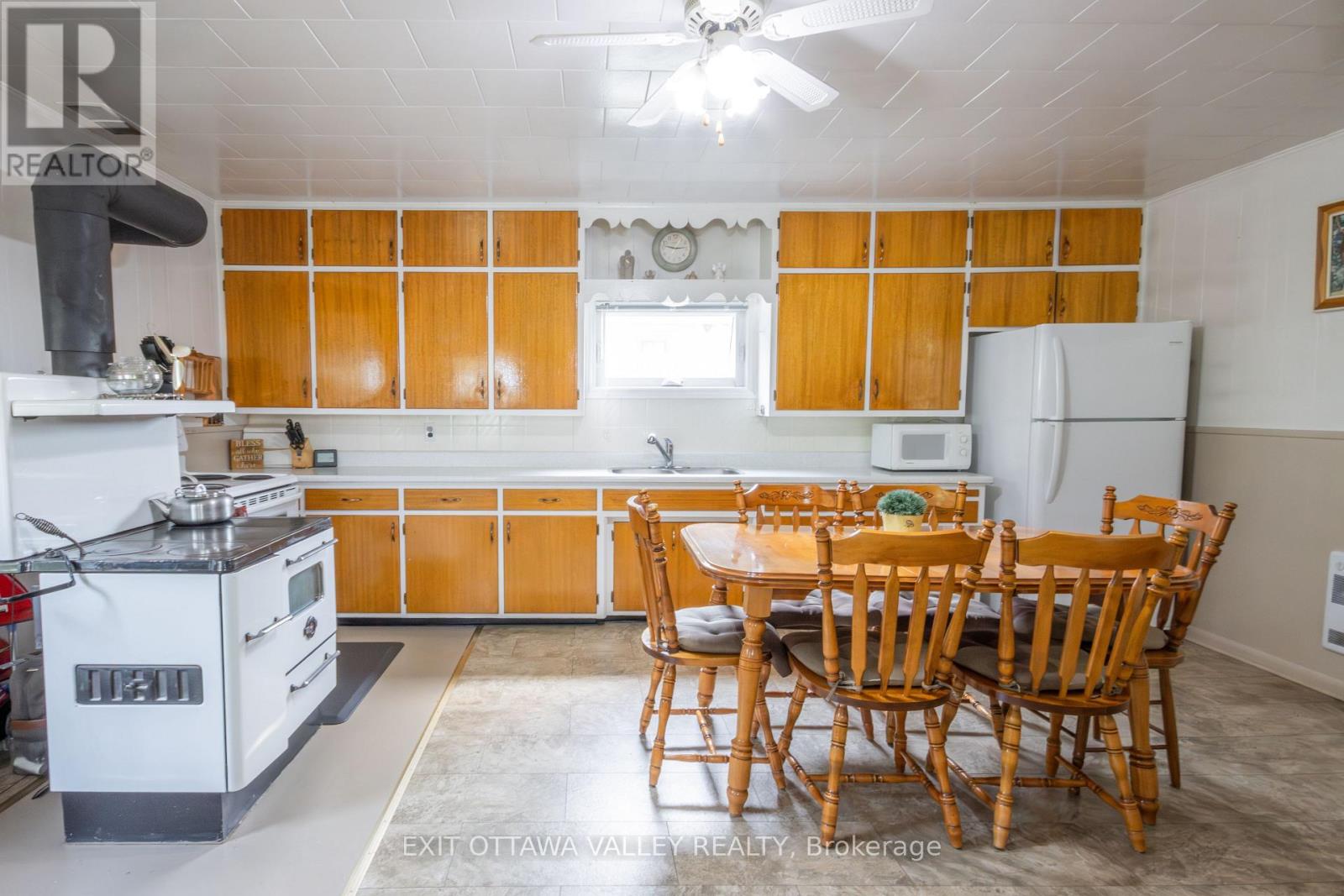 53 Burchat Street, Madawaska Valley, Ontario  K0J 2N0 - Photo 20 - X12335063