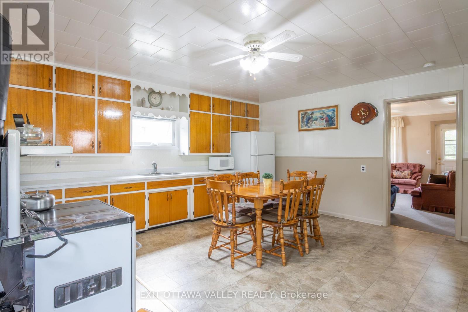 53 Burchat Street, Madawaska Valley, Ontario  K0J 2N0 - Photo 21 - X12335063