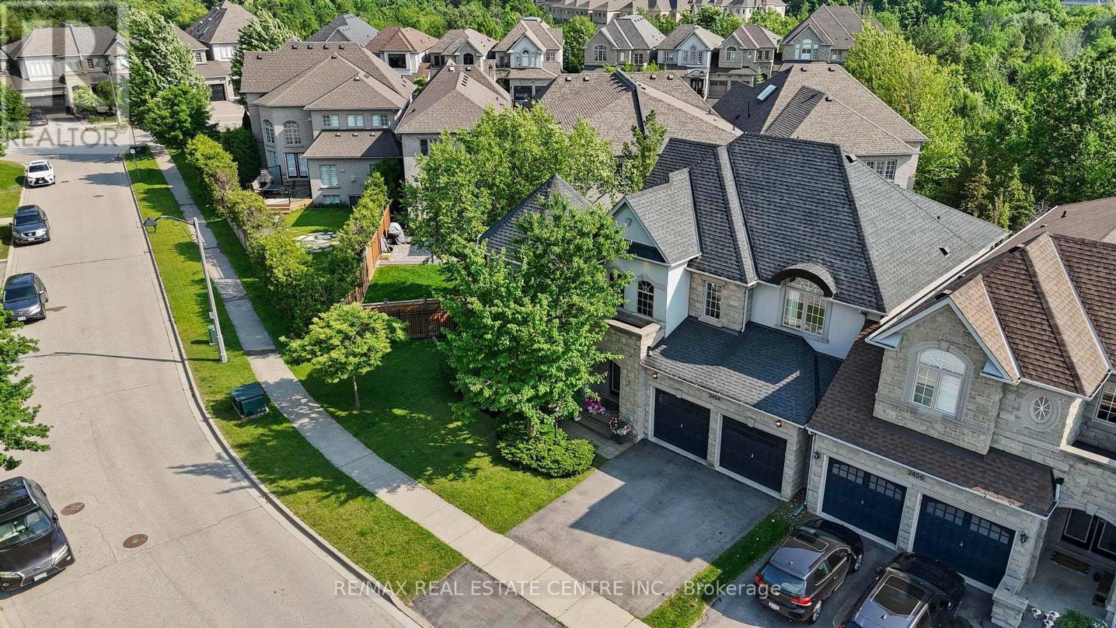 2454 Springforest Drive, Oakville, Ontario  L6M 0A1 - Photo 6 - W12335032
