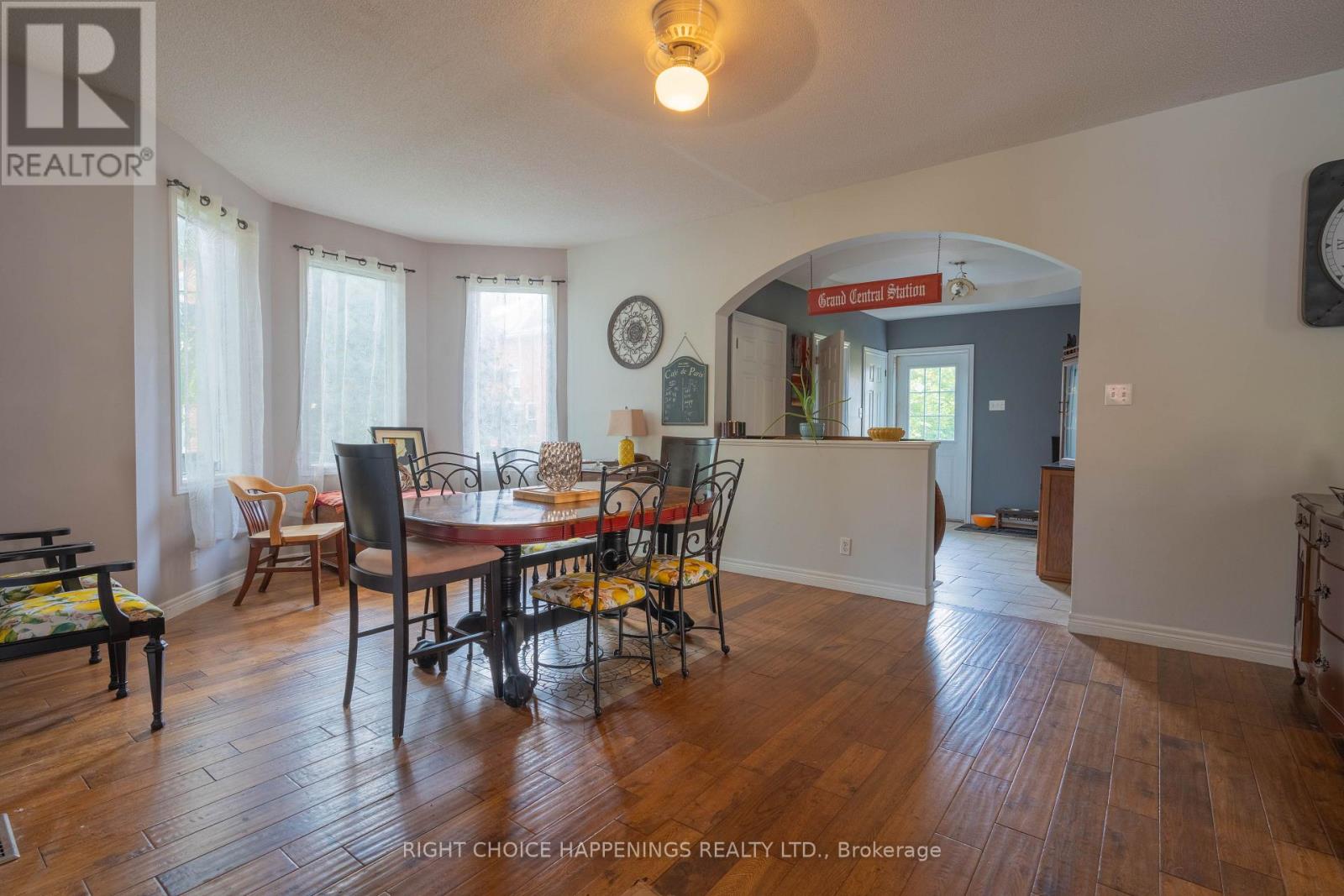 110 Alder Street W, Haldimand, Ontario  N1A 1R1 - Photo 6 - X12335096
