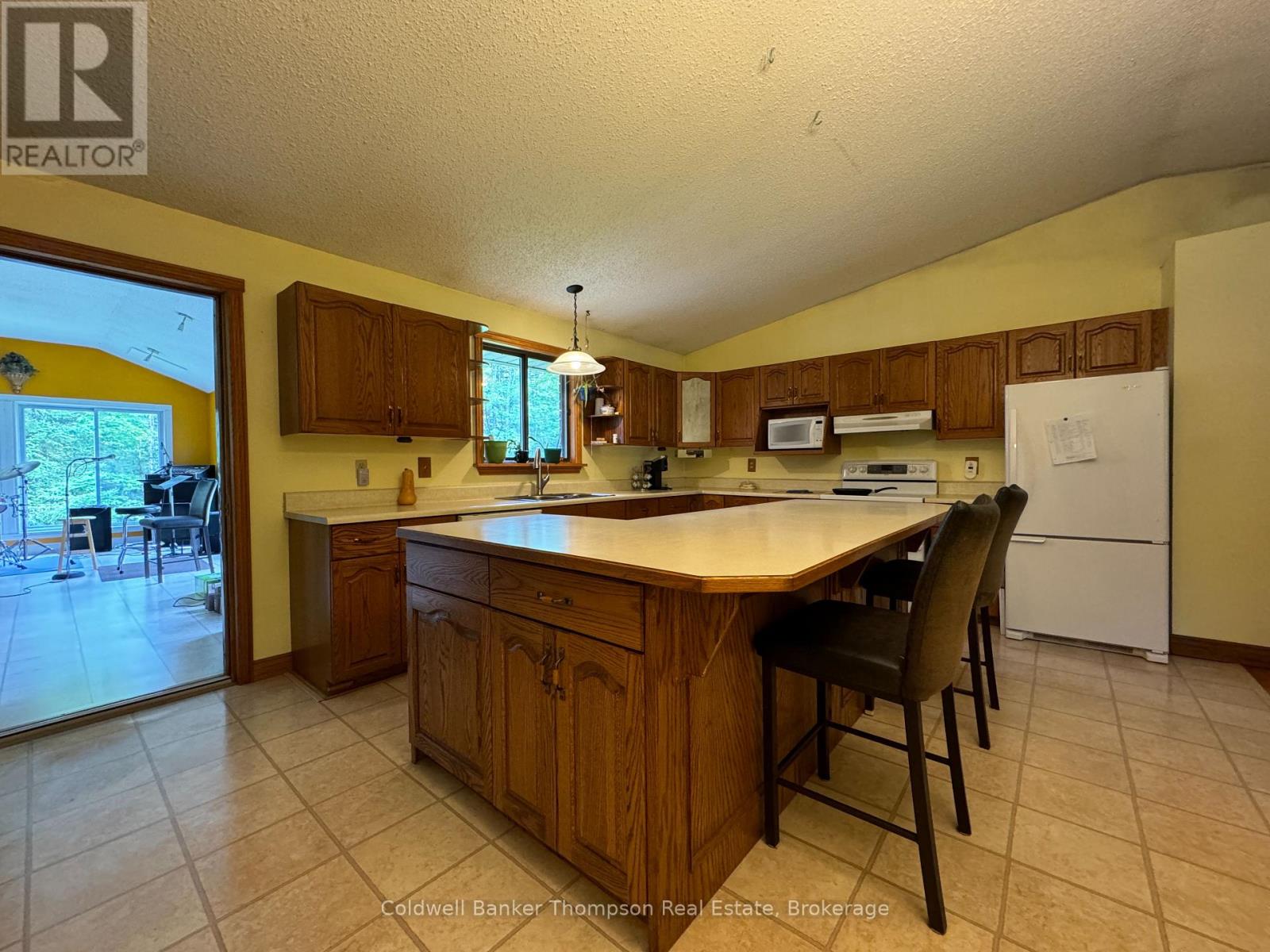 2551 Brunel Road, Huntsville, Ontario  P1H 2J3 - Photo 5 - X12335094