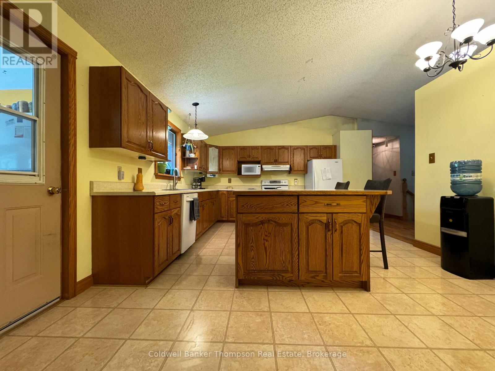 2551 Brunel Road, Huntsville, Ontario  P1H 2J3 - Photo 6 - X12335094