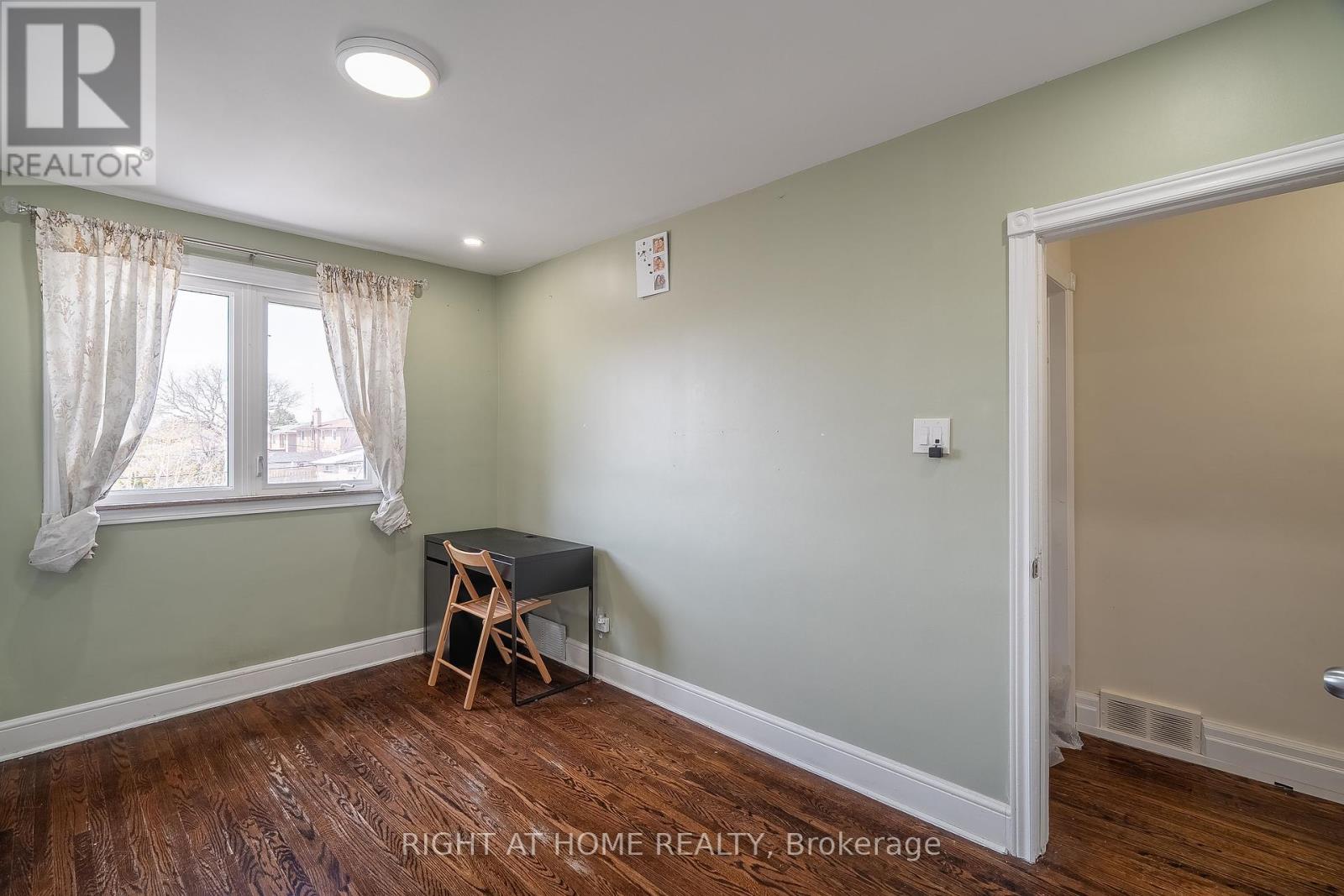 76 Habitant Drive, Toronto, Ontario  M9M 2P2 - Photo 14 - W12335060