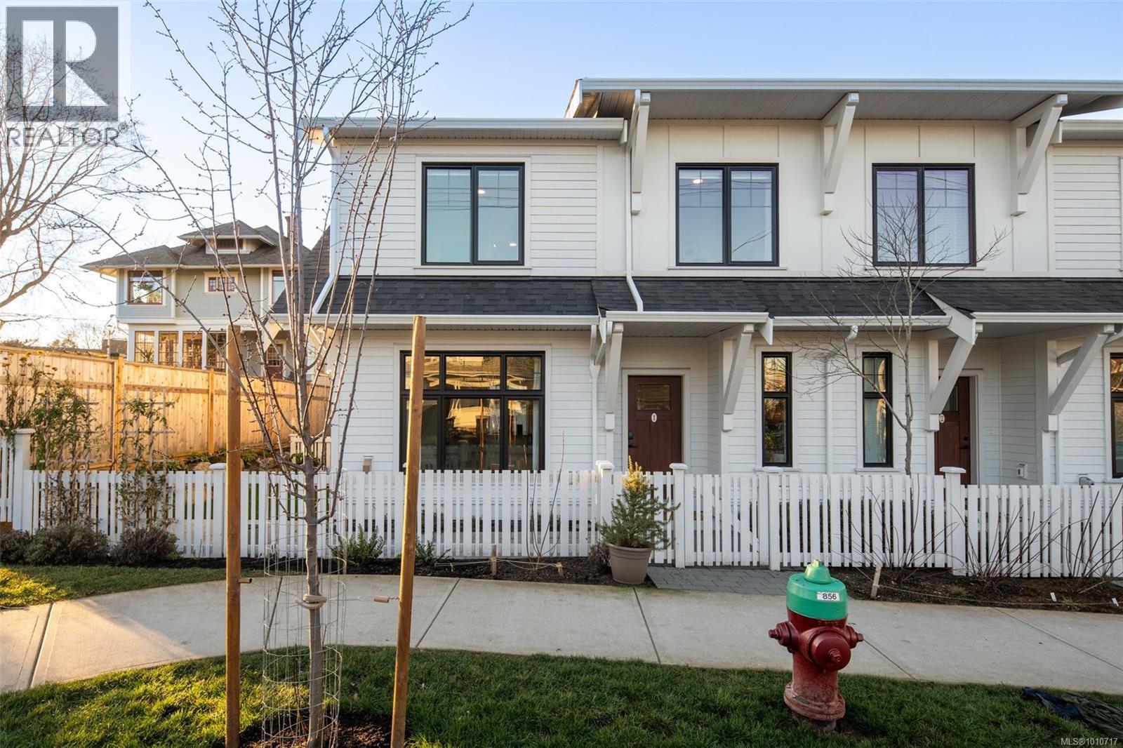 1 3080 Washington Ave, Victoria, British Columbia