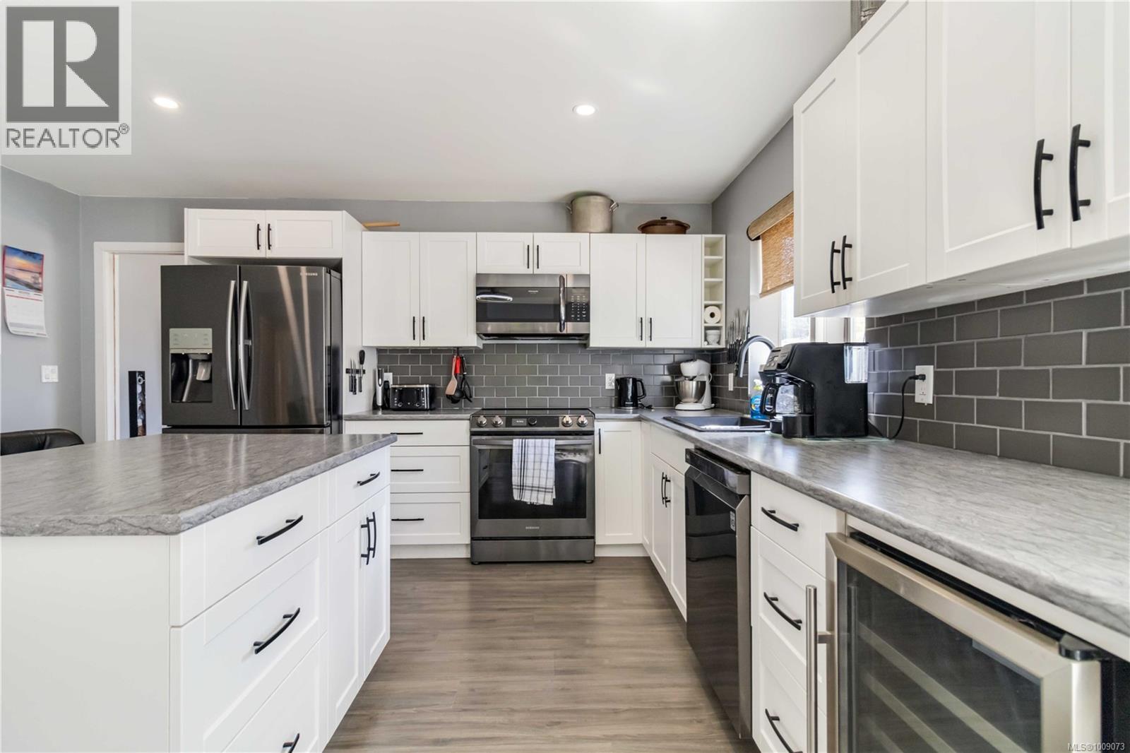 Property at 3377 Alfred Pl image 3