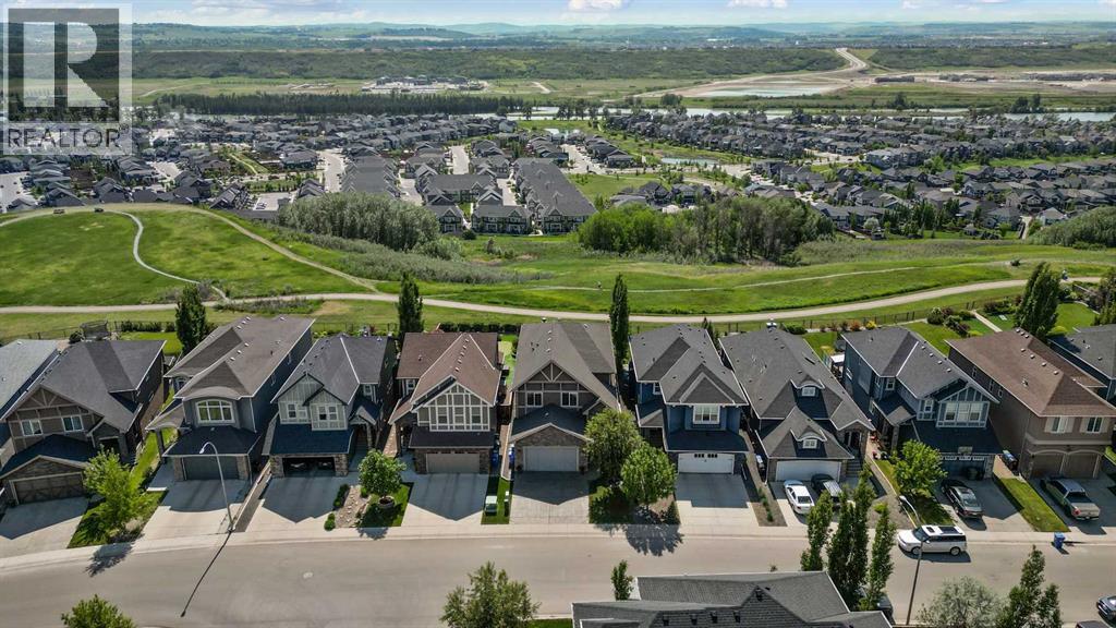 Property at 39 Cranarch Terrace SE image 1