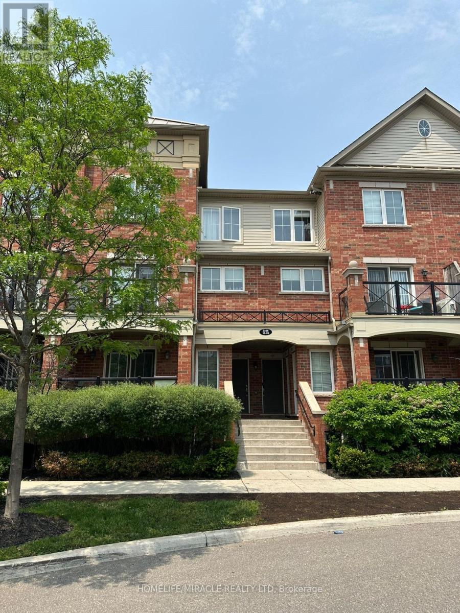 Property at 18 - 2508 POST ROAD image 1