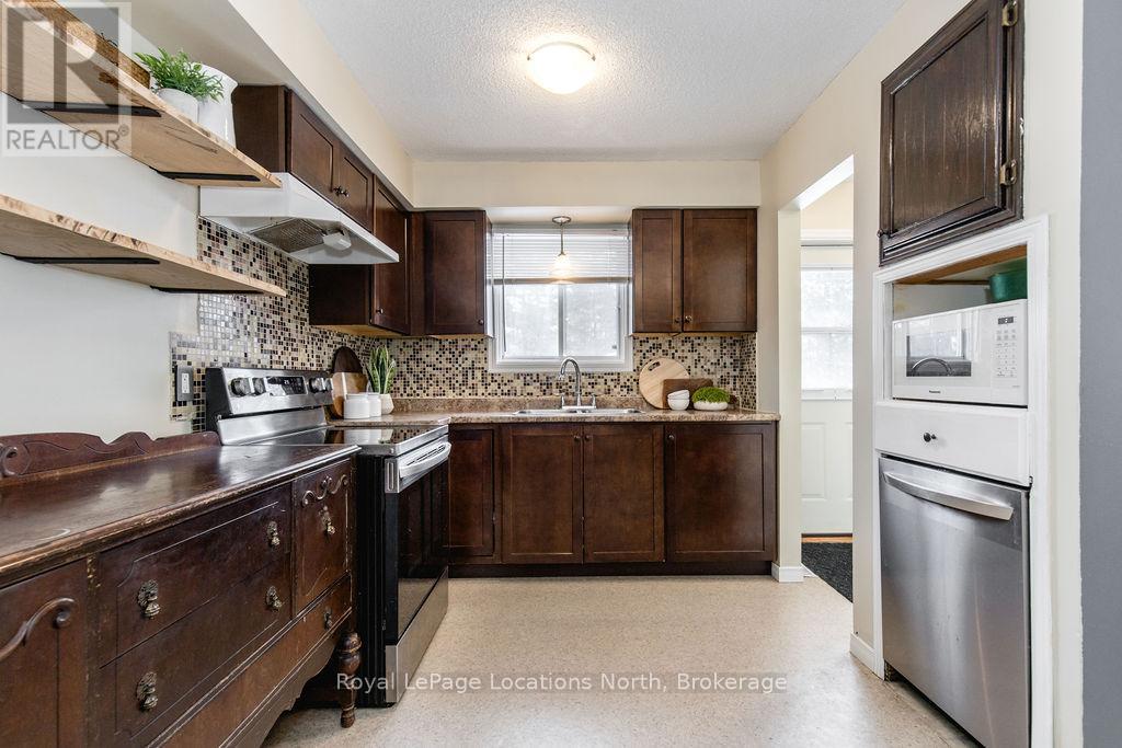 350 Zoo Park Road, Wasaga Beach, Ontario  L9Z 1S7 - Photo 10 - S12335182